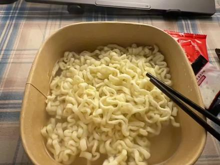 此人的懒商极高#偷懒 #宿舍好物 #洗碗