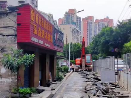 8月14日(发布)万州道路为何年年“挖宝” ?区城管局回应 #万州#道路开挖 #万州挖路 #问政回音 #重庆dou知道