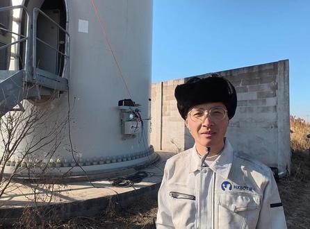 慧兮科技江苏盐城风电塔筒焊缝无损检测作业。 慧兮科技自主研发的风电塔筒焊缝全自主超声无损检测机器人,依托高精度焊缝AI智能识别算法与轨迹跟踪技术,实现塔筒环缝、纵缝的全方位、无死角自动检测。系统可智能识别焊缝缺陷、精准标注位置、实时分析检测数据。单台塔筒检测仅需1至2天,效率比人工提升两倍以上。
#风电塔筒 #塔筒运维 #焊缝检测 #风电运维 #塔筒防腐 #塔筒清洗 #慧兮科技