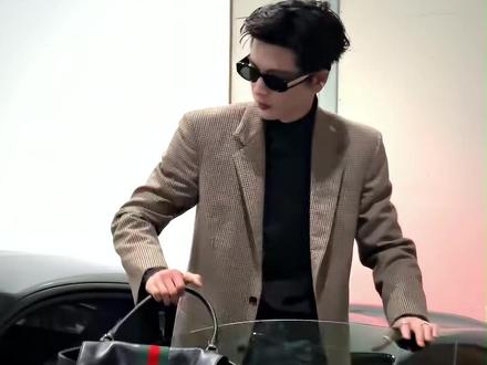 时尚宠儿,说的就是张凌赫这种吧!!#张凌赫 #Gucci #Gucci张凌赫 #时尚 #摸娱长公主
