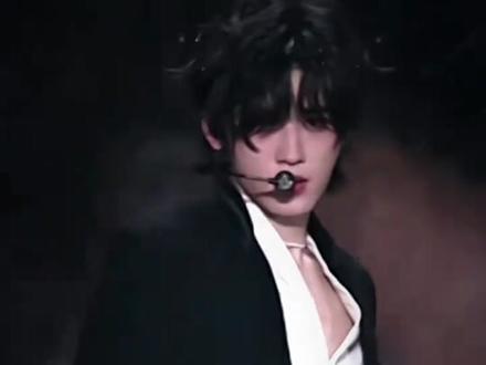 胸前的胎记…#宋亚轩 #舞台 #尖叫