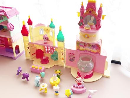 奇妙萌可小剧-城堡的奇妙展览 在飘散着甜蜜香气的甜品城堡,一年一度的奇妙展览即将拉开帷幕。极光萌可会变色的马卡龙、酸酸萌可令人眼睛发亮的柠檬塔、甜甜萌可入口即化的蜂蜜云……一切都完美就绪,然而,就在宾客来临前,一场意外发生了……
#奇妙萌可 #小剧场 #玩具故事 #上热门