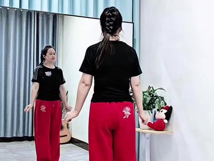 火遍全网的热门舞蹈《目瑙纵歌》背面超长完整版演示。简单易学,零基础舞蹈!
