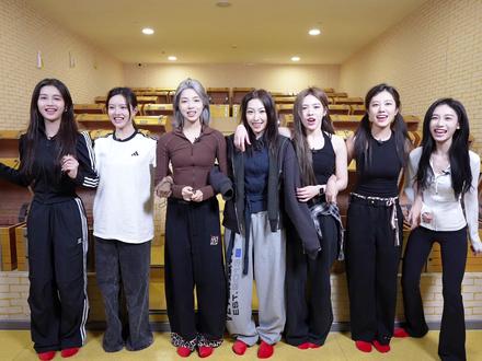 当口号响起 就是我们一起出发的讯号!
2月14日 首季团综高能启程❤️🔥
准备好闯入欢笑与心跳并行的世界了吗?
和我们一起——
R.E.D滴?GO!
#RED团综预告 #RED滴GO #RED组合