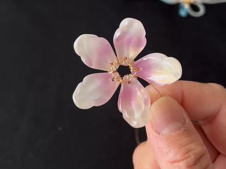 桃花5瓣花的缠花发簪教程(牢固版)一学就会!
#簪娘手作 #缠花发簪做法 #发簪教学 #我做的春日限定手工 #发簪