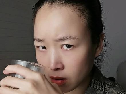 出来混的谁不是三更穷五更富,趁还年轻,就要一个 拼!#吴君如 #阿辰哥