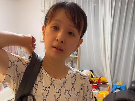 夏天最幸福的事莫过于一家人一起吃个整只大西瓜了#佐藤同学 #日本媳妇 #夫妻日常 #中日夫妻教育观