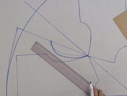 #服装制版 斗篷,简单画法。#服装设计制版 #格博力克电脑制版 #服装工业制版 #制版打版培训 @DOU+小助手 @抖音小助手