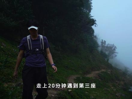在广东 有一条能满足你对新疆所有幻想的徒步路线
中秋国庆不知道去哪 这条路线推荐你去试试
阳江阳春鸡笼顶 广东最大的高山草原之一
小白徒步全程5-8小时 适合大多数人徒步露营的绝美风景路线
导航:阳春韭菜地
建议:提前下载好离线地图(山里没信号) 注意天气 两条路线上山 总体路线简单 想多呆点时间或时间充裕的可徒步上山 也可花30 坐车到达湖泊 下山走农耕路下山1个小时左右
穿搭: 冲锋裤(长裤)速干体恤 冲锋衣 徒步鞋 20L背包 2-3L水 太阳帽 看天气(雨具)
#陈锦鲤游记 #阳春鸡笼顶 #徒步 #阳江 #广东美好推荐官