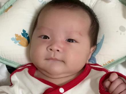 你又不上班你又不上学,你起那么早干什么?!当妈后起的比鸡早,睡的比狗晚,睡个懒觉都不得了#人类幼崽 #可爱宝宝 #不睡觉的宝宝