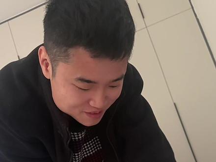 男的带娃是不是都这样 醒着逗一下 饿了 哭了 就抱我这来 😓#爸爸带娃 #二月闹