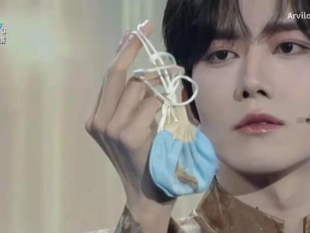 《两世洞天》真的很好听!
#黄星 #国风音乐会#四时韶华 #抖音推广