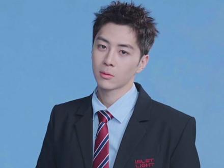 #奋斗吧人生新人演员报到 嘿!青春的风吹来啦,20位新人演员向你问个好~我们的梦想,正在晴空下滚烫作响!3月31日12点,敬请期待#奋斗吧人生