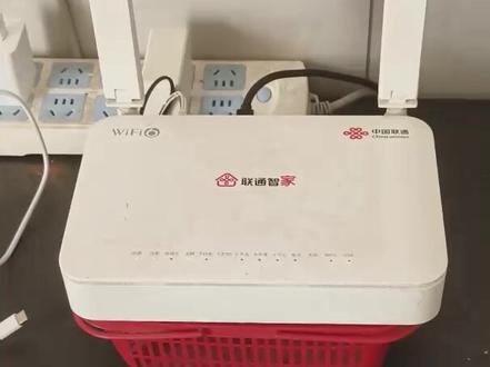中兴G7615V2光猫,稳定!王者荣耀延迟18ms! 优点:游戏延迟低,有线下载稳定
缺点:主光猫偶尔无故重启,自己设置个定时重启会好很多;从光猫G1612容易发热掉半速且没2.5G网口,FTTR还是不如光猫改桥接,用路由器拨号稳定。
套餐:联通1000Mbps的FTTR家庭融合套餐(投诉过,实际能跑到下行2000Mbps,上行300-400Mbps)
地区:贵州省黔东南
移动端:拯救者Y700四代平板、全球网测APP(测速)、WIFI魔盒APP(查看信号强度)
电脑端(技嘉X870E AORUS MASTER主板带2.5G网口):腾讯管家宽带测速
游戏延迟比华为F30低20ms左右,像是华为F50尊享版、华为F60、中兴G7715V5、中兴G7716V6这些WIFI7的FTTR光猫,本地没设备,所以我没法测试,等明年换套餐再看看。
温度:G7615V2光模块温度在47-50度之间,CPU不太确定,telnet查起来比较麻烦,我就想换个发热量低、功耗低,只用来桥接的光猫,可网上对光猫温度的分享太少了。
#FTTR #光猫 #WIFI #vibecoding大赏