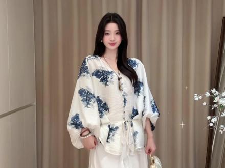 一眼入江南!夏日温柔淡人穿搭🫧清冷又淡雅 #夏季穿搭 #连衣裙 #温柔风穿搭 #清冷感穿搭 #松弛感穿搭