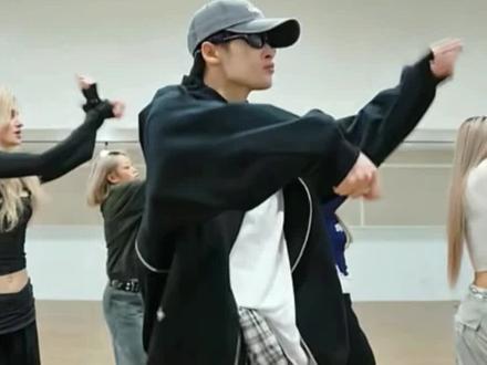 檀老师抖音喊大家交作业啦,姐妹们,学起来吧🤗视频已镜面
#檀健次 #檀健次勾手舞 #檀健次新歌 #檀健次deadreflex #檀健次跳舞