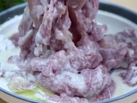 家里有猪肉的,别藏着掖着了,拿出来做个好吃的。