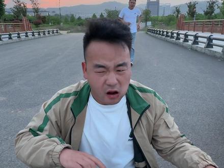 烤肉配辣白菜真好吃#石头剪刀布吃东西 #谁赢谁吃挑战 #上热门 #原创视频 #权村的希旺