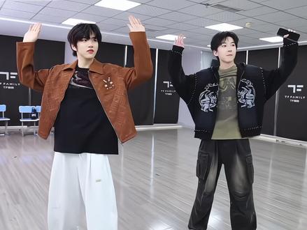 俩人早就跳了为啥不给拍 博瑞双人cha我需要完整版@TF家族 #张函瑞 #博瑞 #cb #chanel #舞蹈