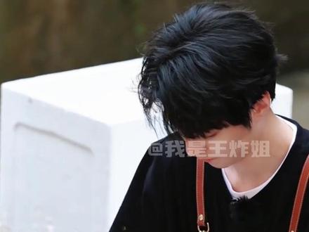 王俊凯:一份狼牙土豆不加折耳根香菜谢谢#王俊凯 #王俊凯让人心动的n个瞬间 #中餐厅 #中餐厅10 #偶遇