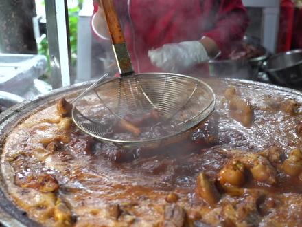 贵州一个小镇上竟有几百家猪脚店,这家最贵,35一斤,蘸水一绝 #美食推荐官