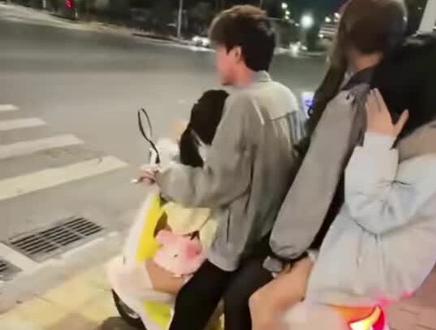 冰刃一穿三?
广东泡妞认准谁? #冰刃 #酷二狗