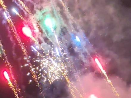 祝大家2026年新年快乐,跨年,放烟花🎆元旦快乐
#烟花🎆 #烟花爆竹 #烟花燃放视频 #烟火表演