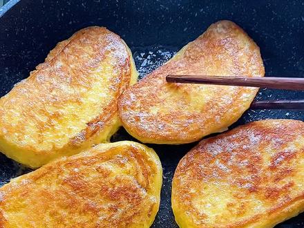 吃剩的馒头别再扔了,这样做一辈子都吃不够#美食趣胃计划 #美食分享官 @DOU+小助手