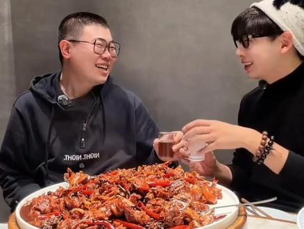 俺们山东人是这样的
#吕严 #齐思钧 #山东 #抖音小助手dou上热门 #喜人