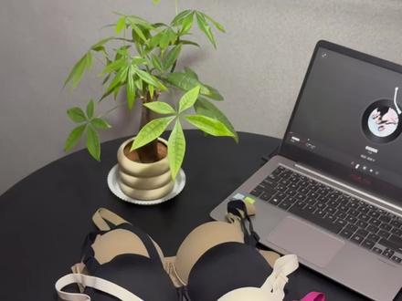 快快快,赶紧喊上你的闺蜜一起薅这个聚拢型内衣的大羊毛!#oeing内衣 #小胸显大聚拢 #聚拢调整型内衣#贴身衣物 #女神必备