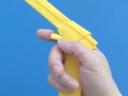 飞镖发射器的折法,皮筋枪弹射玩具#折纸 #手工 #折纸教程 #折纸玩具 #手工制作