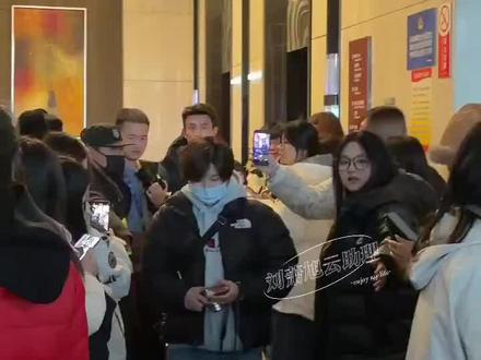 刘萧旭国剧盛典出发到结束,记录下来美好的画面送给所有喜欢刘老师的xxL们!
让我们期待12月18号的搜狐时尚盛典!#刘萧旭#2025国剧盛典#国剧盛典红毯#现场直击 #小孩叔