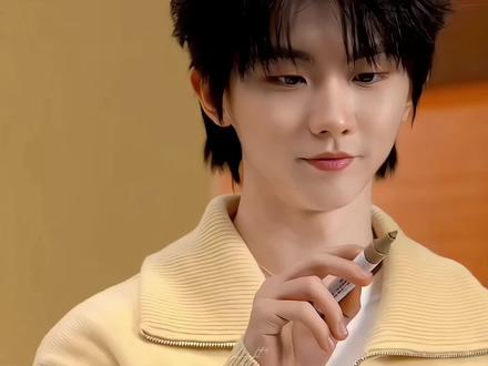 快来查收炸们的2025祝福伪镜头签啦!!!!#时代少年团 #向全世界安利 #美团 #直播