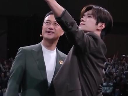 2699元起售!华为nova 15系列正式发布 易烊千玺亮相发布会现场 12月25日正式发售 #华为nova15 #易烊千玺