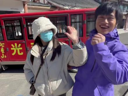 “荒野求生第一深情”林北终于见到女友,牵着她的手笑得合不拢嘴(大象新闻原创) #媒体精选计划