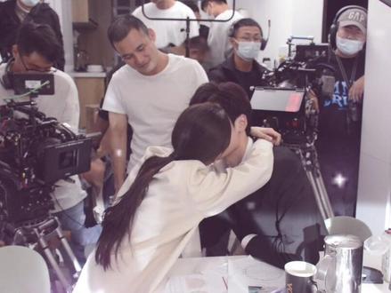 导演原来看吻戏是这样滴,疯狂姨母笑,想魂穿导演一秒钟!#电影天使的眼泪#吻戏花絮#高旻睿#欧畅