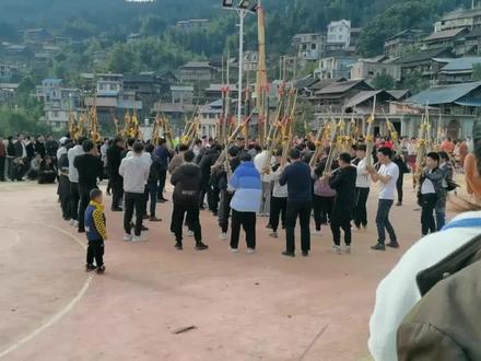 大伞老根的这调芦笙最好听了,可惜我们人吹这调时候小芦笙也中间带那一下就跟他们人一样了😅#美丽乡村 #少数民族风情