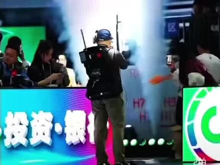 励志扣篮王——张鼎岩
兰西一中优秀校友
张鼎岩,2018年毕业于兰西一中高三(18)班,师从班主任高友老师、篮球教练王旭老师。在校期间,他凭借出色的身体素质与扎实的篮球功底,在赛场上敢打敢拼、奋勇争先,以惊艳的扣篮表现展现出青春活力与运动风采,成为校园里极具辨识度的篮球新星。
从兰西一中的赛场出发,他带着母校的培养与恩师的指引,在篮球之路上不断突破,用拼搏与热爱诠释着兰西学子的朝气与力量,是母校引以为傲的优秀校友。