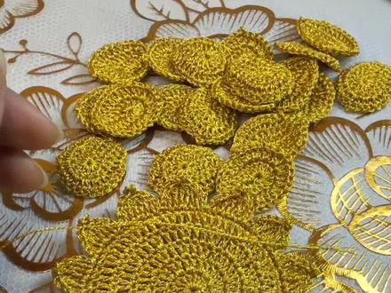 应大家要求出一期小金佛的底座组装流程供大家参,期待大家的成品展示#钩织教程#金色小佛 #手工作品