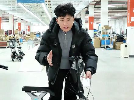锋鸟朋克生产制造组装过程 上一集锋鸟赛博生产组装视频有粉丝留言要看GT的组装视频,去到工厂的时候工厂没有GT的生产计划,这里对这位粉丝说一句抱歉,这集朋克组装视频凑合看一下。视频中这台车架号的朋克车主请联系我领取现金奖励。#生产车间 #锋鸟朋克 #代驾车维修 #代驾