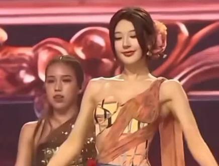 我们露er就这样宠粉!#赵露思#赵露思主场 #赵露思曼谷演唱会