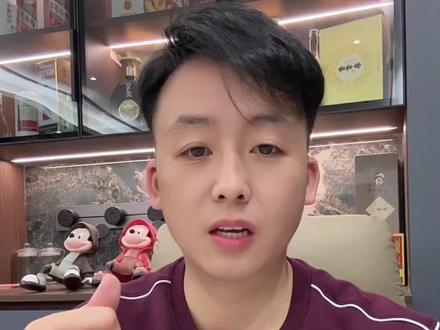 最近场外白银大涨,场内连续跌停2天,有可能周一继续跌停,主要是场外投资情绪太热,溢价高于70%左右,经过2天洗盘,现在溢价还有23%,所以场内的拿稳了,可能周一再洗一次就接近场外净值,又要和场外一样恢复正常。#白银