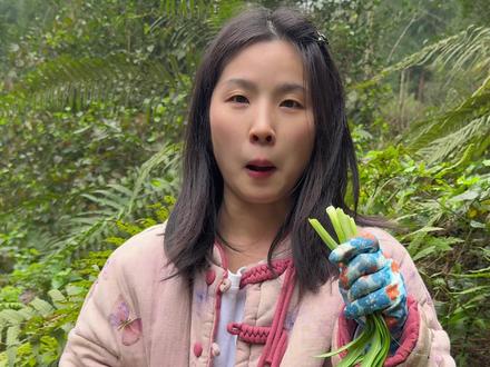 又在山里发现了一种野菜 你们那叫什么
想知道哪里有吗,一定要看到视频最后哦!
#野菜 #宽叶韭菜 #大自然的馈赠 #大山里的味道#鹿耳韭