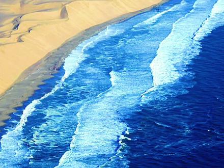 骷髅海岸荒芜人烟,又称为“地狱海岸”。