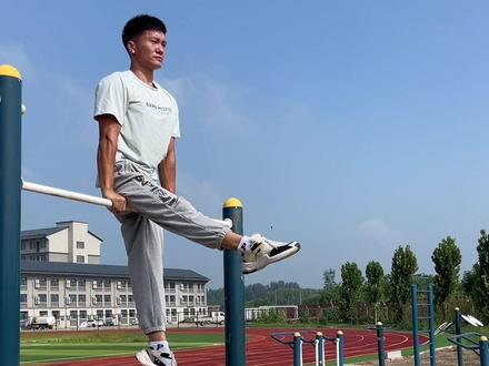 单杠三练习后倒挂膝上动作教学!#单杠 #单杠三练习 #干货