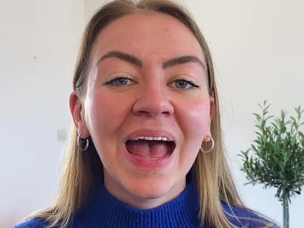 Interview: “Describe yourself in 3 words” 👩🏻💻㆔💼 英文面试篇—面试中如何用三个词形容自己 👇
- conscientious - strategic - a team player
Watch how Steph answers this common interview question to give an excellent and convincing answer! @夏末教育
Let’s practise ✍🏼 How would you describe yourself in 3 words?
#夏末英语 #英语口语 #实用英语 #职场英语 #地道英语