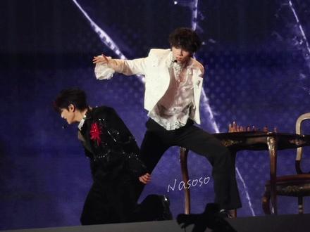 橹穆双人舞台🩷🩵 来自天堂的魔鬼 我最喜欢的一段啊啊啊啊啊啊啊啊 如此般配的两个人#时代峰峻 #橹穆 #穆祉丞 #王橹杰 #神级现场