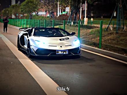 穷玩车富玩表,顶富还得是熊大快跑。 #熊出没之熊大快跑