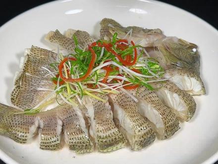 做清蒸鲈鱼时,切记别直接下锅蒸,教你一招,肉质鲜嫩,不腥不柴 #清蒸鱼 #清蒸鲈鱼 #蒸鱼 #鲈鱼