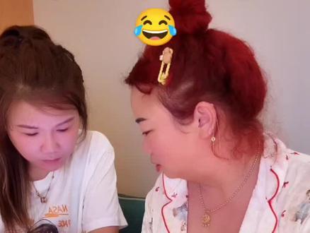 两个活宝深夜和豆包聊天😂。笑不活了,豆包怎么什么都知道啊!@小敏敏🌻⁶¹⁸(百姓大舞台) #杨娇娇 #豆包 #索图 #金国 #大洋芋 @小油花太那扎